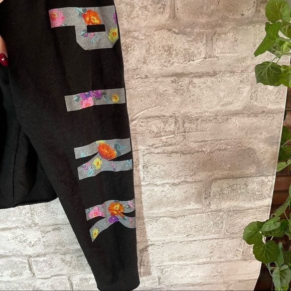 Pink VICTORIA’S SECRET Hoodie Women’s Black Crop w/ Floral Lettering - Picture 2 of 8